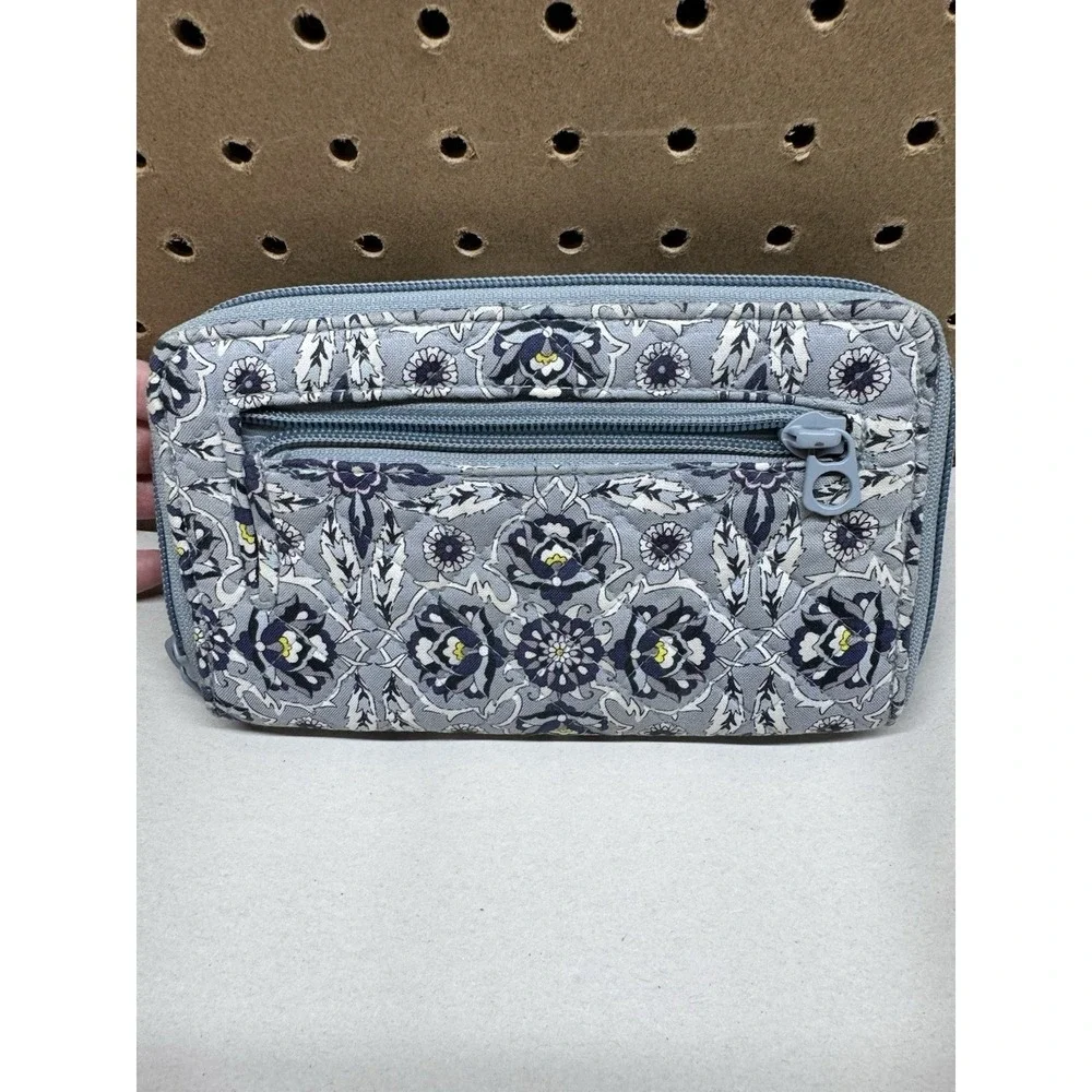 Vera Bradley RFID Turnlock‎ Wallet in Plaza Tile Floral